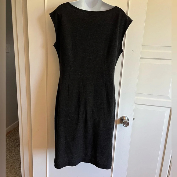 Eileen Fisher Wool Shift
Dress charcoal grey office wear church holidays size M - Picture 6 of 11